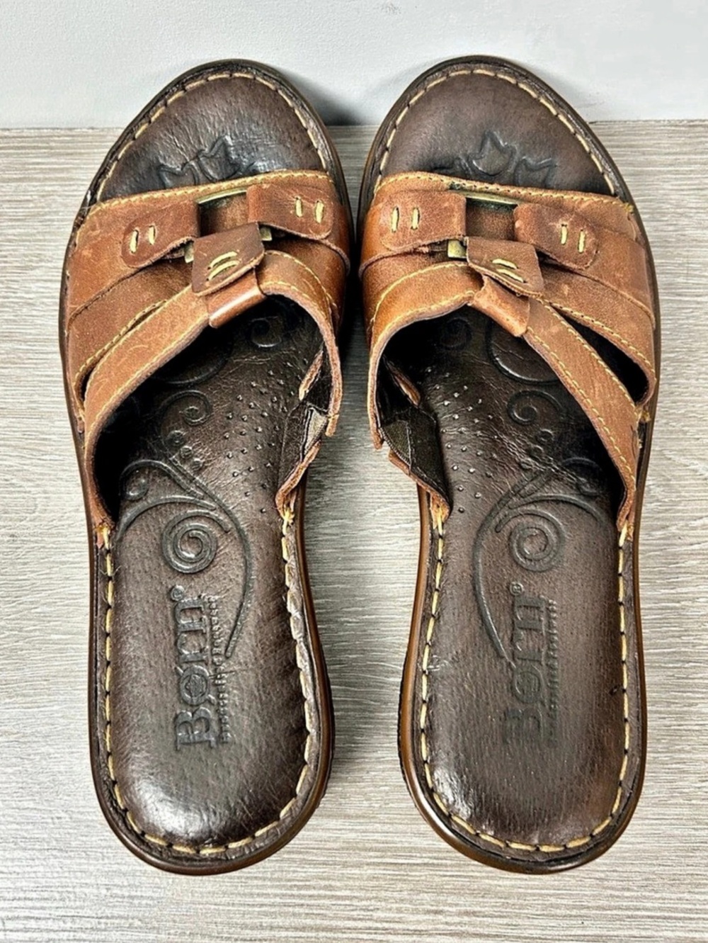 Born Women's Brown Leather
Slide Sandals